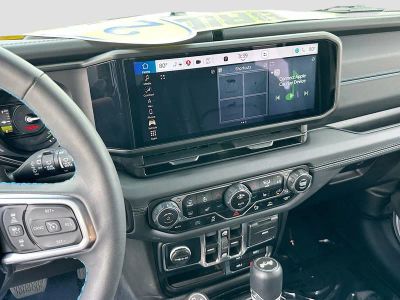 2024 Jeep Wrangler — photo 15 view
