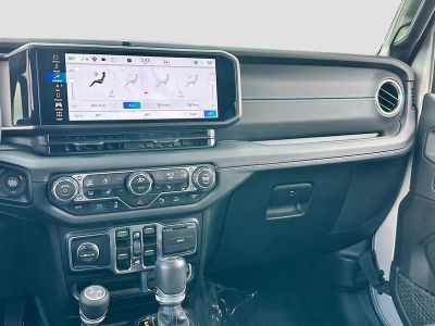 2024 Jeep Wrangler — photo 23 view