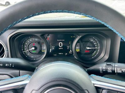2024 Jeep Wrangler — photo 12 view