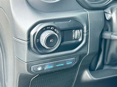2024 Jeep Wrangler — photo 10 view
