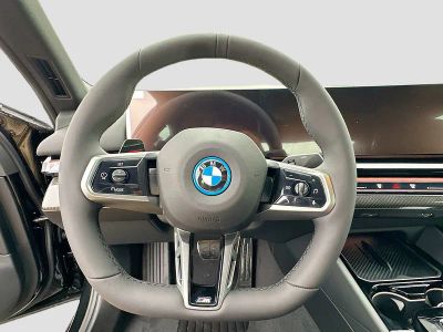 2026 BMW i5 — photo 8 view