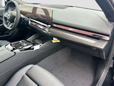 2026 BMW i5 — photo 24 view