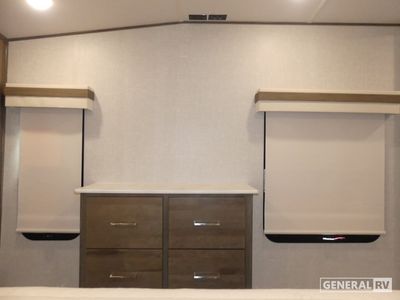 2022 Forest River Rockwood Ultra Lite — photo 13 view