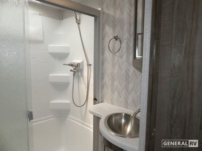 2022 Forest River Rockwood Ultra Lite — photo 14 view