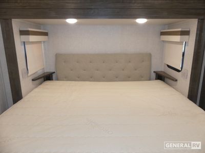 2022 Forest River Rockwood Ultra Lite — photo 9 view
