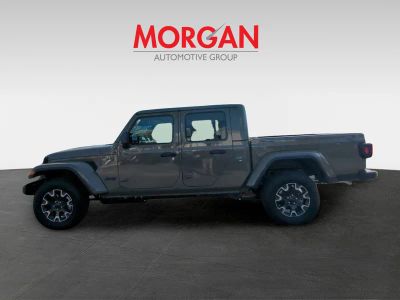 2026 Jeep Gladiator — photo 8 view