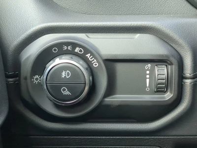2026 Jeep Gladiator — photo 25 view