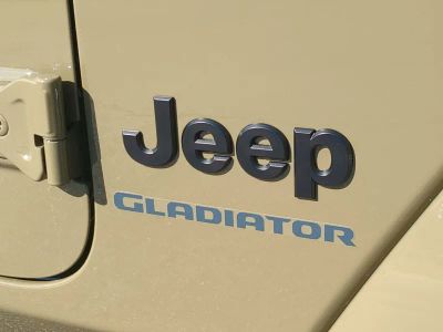 2026 Jeep Gladiator — photo 13 view