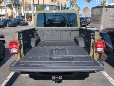 2026 Jeep Gladiator — photo 14 view