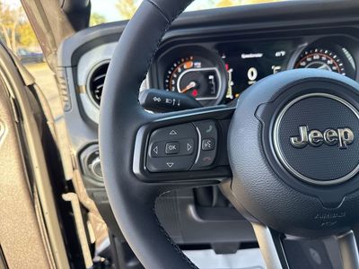 2026 Jeep Wrangler - Photo 14