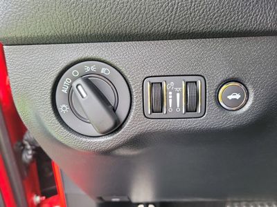 2018 Dodge Challenger - Photo 27