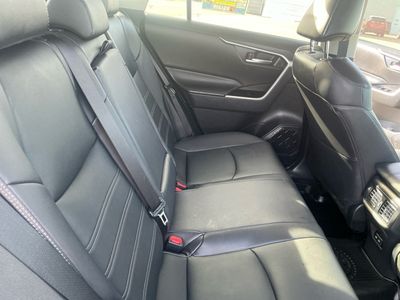 2025 Toyota RAV4 — photo 18 view
