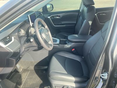 2025 Toyota RAV4 — photo 9 view