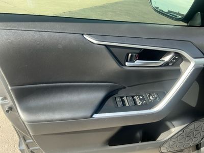 2025 Toyota RAV4 — photo 15 view