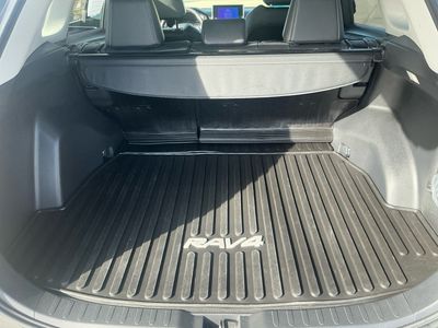 2025 Toyota RAV4 — photo 17 view