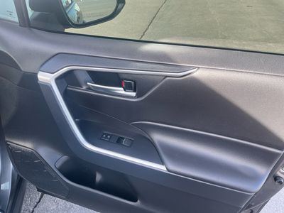 2025 Toyota RAV4 — photo 21 view