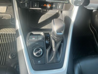 2025 Toyota RAV4 — photo 12 view