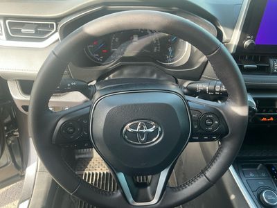 2025 Toyota RAV4 — photo 13 view