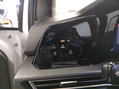 2024 Volkswagen Golf GTI — photo 13 view