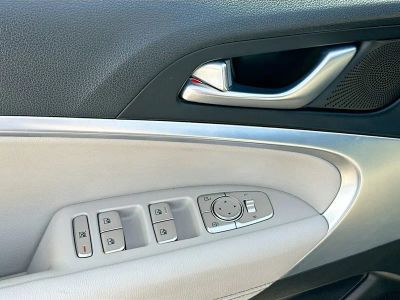 2023 Genesis G70 — photo 18 view