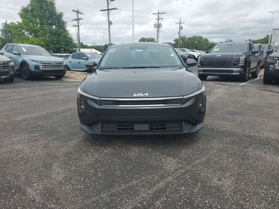 2025 Kia K4 - Photo 2