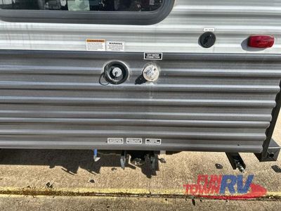 2025 Gulf Stream RV Enlighten — photo 32 view
