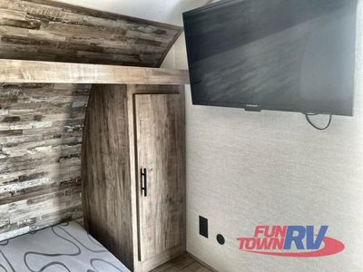 2025 Gulf Stream RV Enlighten — photo 17 view