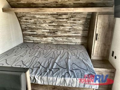 2025 Gulf Stream RV Enlighten — photo 14 view