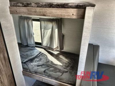 2025 Gulf Stream RV Enlighten — photo 20 view