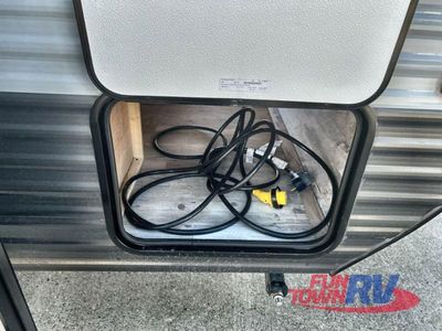 2025 Gulf Stream RV Enlighten — photo 28 view