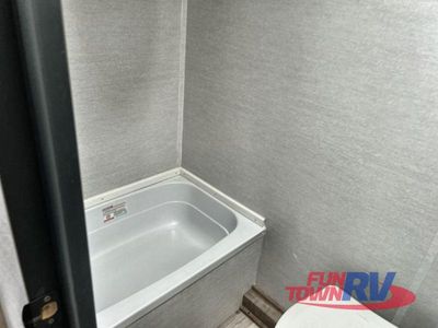 2025 Gulf Stream RV Enlighten — photo 18 view