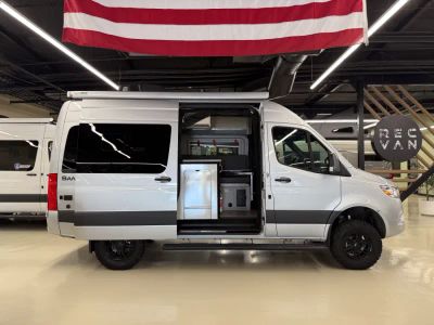 2025 Thor Motor Coach SANCTUARY — photo 19 view