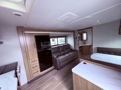 2024 Grand Design IMAGINE XLS - Photo 11