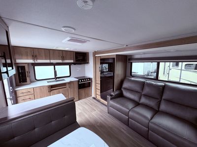 2024 Grand Design IMAGINE XLS - Photo 13