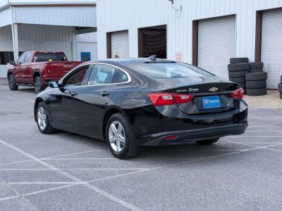 2025 Chevrolet Malibu - Photo 3