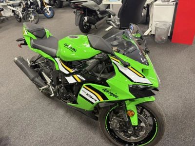 2025 Kawasaki Ninja® ZX™-6R KRT Edition — front three-quarter view