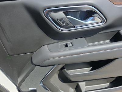 2024 Chevrolet Suburban — photo 21 view