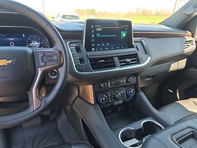 2024 Chevrolet Suburban — photo 13 view