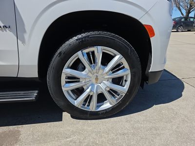 2024 Chevrolet Suburban — photo 16 view