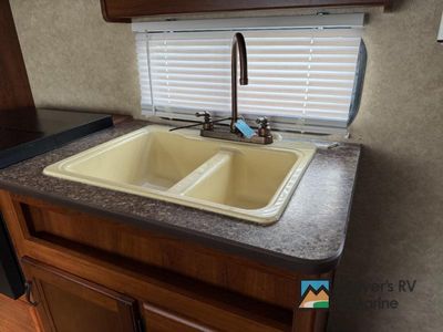 2014 Prime Time RV Avenger - Photo 12