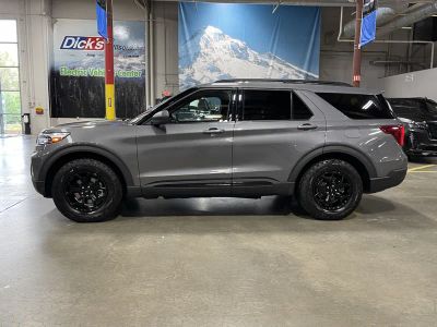 2022 Ford Explorer — side profile view