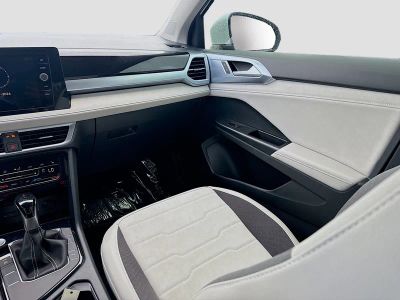 2026 Volkswagen Taos — photo 18 view