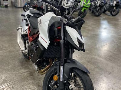 2025 Honda CB750 Hornet - Photo 3