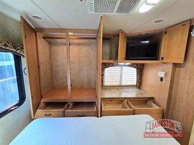 2011 Hurricane 32A - Photo 28