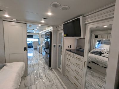 2026 Fleetwood Discovery LXE — photo 47 view