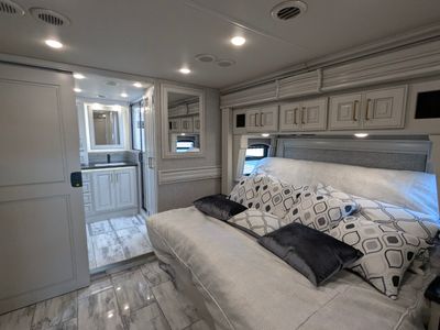 2026 Fleetwood Discovery LXE — photo 41 view