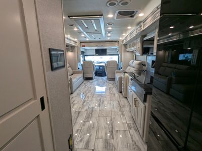 2026 Fleetwood Discovery LXE — photo 11 view