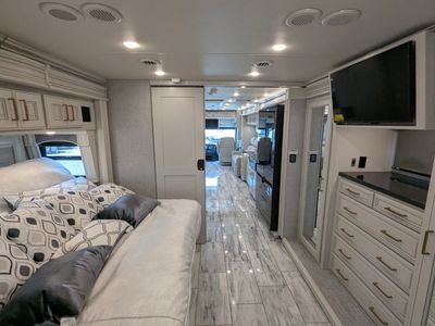 2026 Fleetwood Discovery LXE — photo 7 view