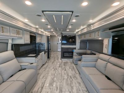 2026 Fleetwood Discovery LXE — photo 12 view
