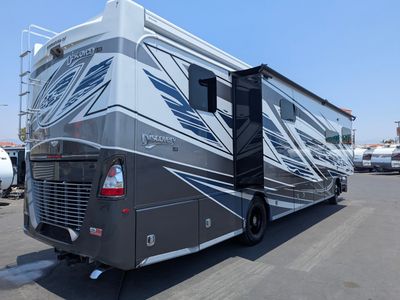2026 Fleetwood Discovery LXE — photo 10 view